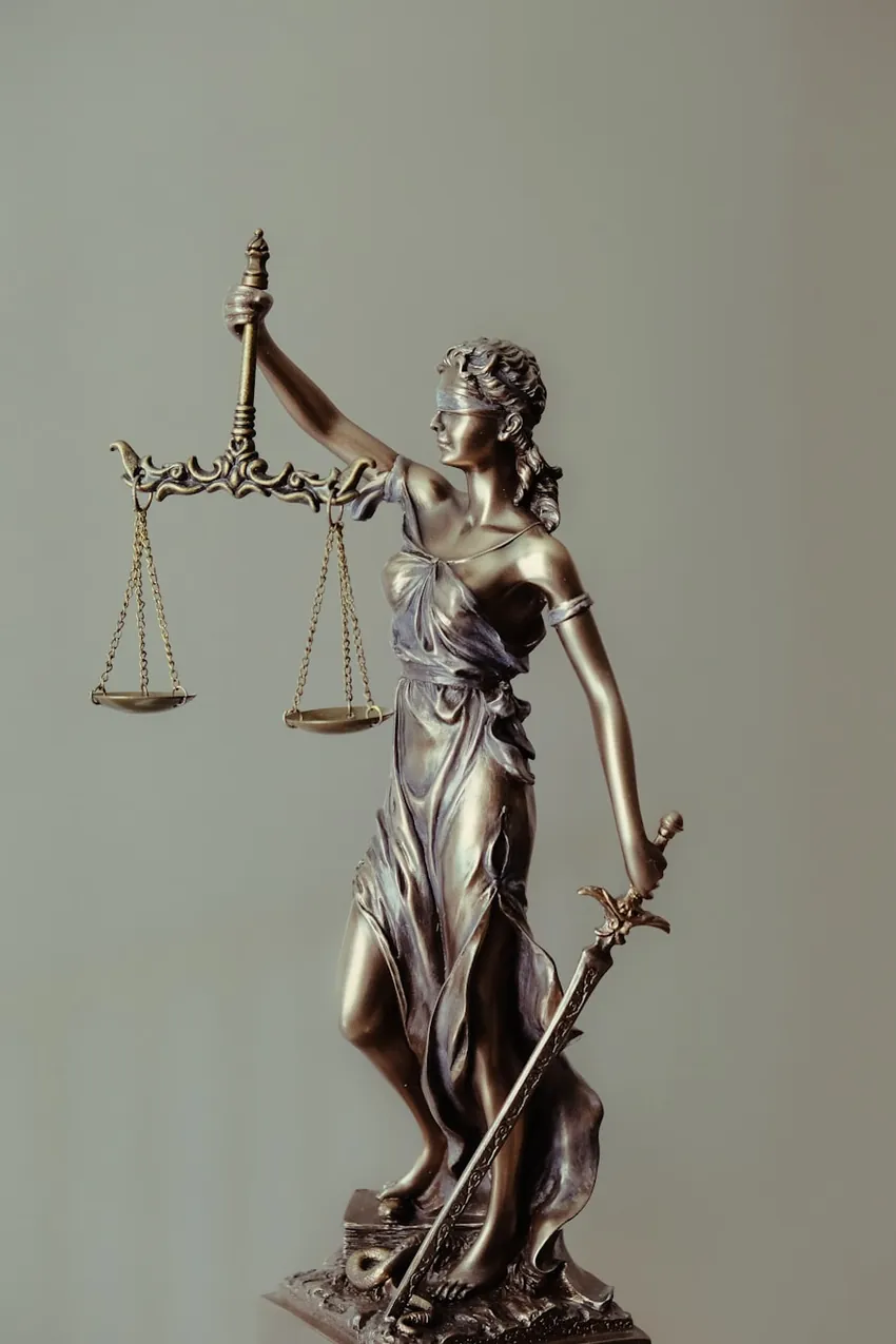 Estatua de la justicia, símbolo del derecho